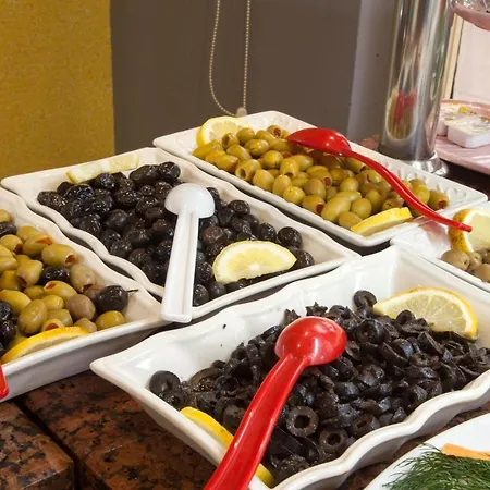 ナサ フローラ ホテル 2*