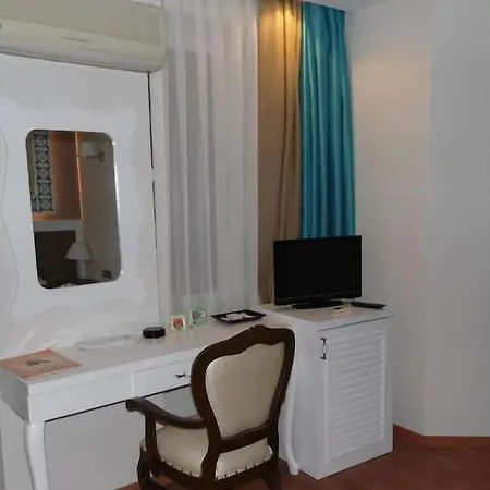 ナサ フローラ ホテル 2*