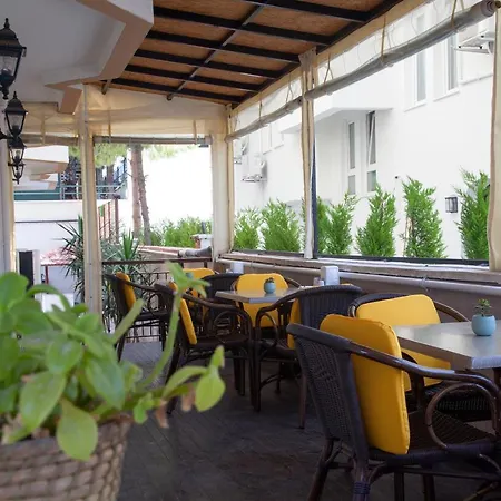 מלון Nasa Flora 2*