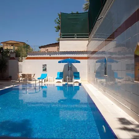 호텔 나사 플로라 2*